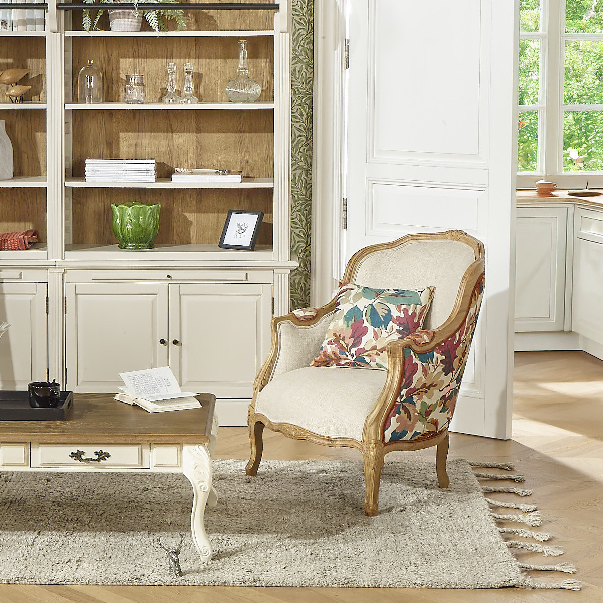 Fauteuil bergère en bois et lin imprimé motifs tropicaux VICTOR, ROBIN DES BOIS