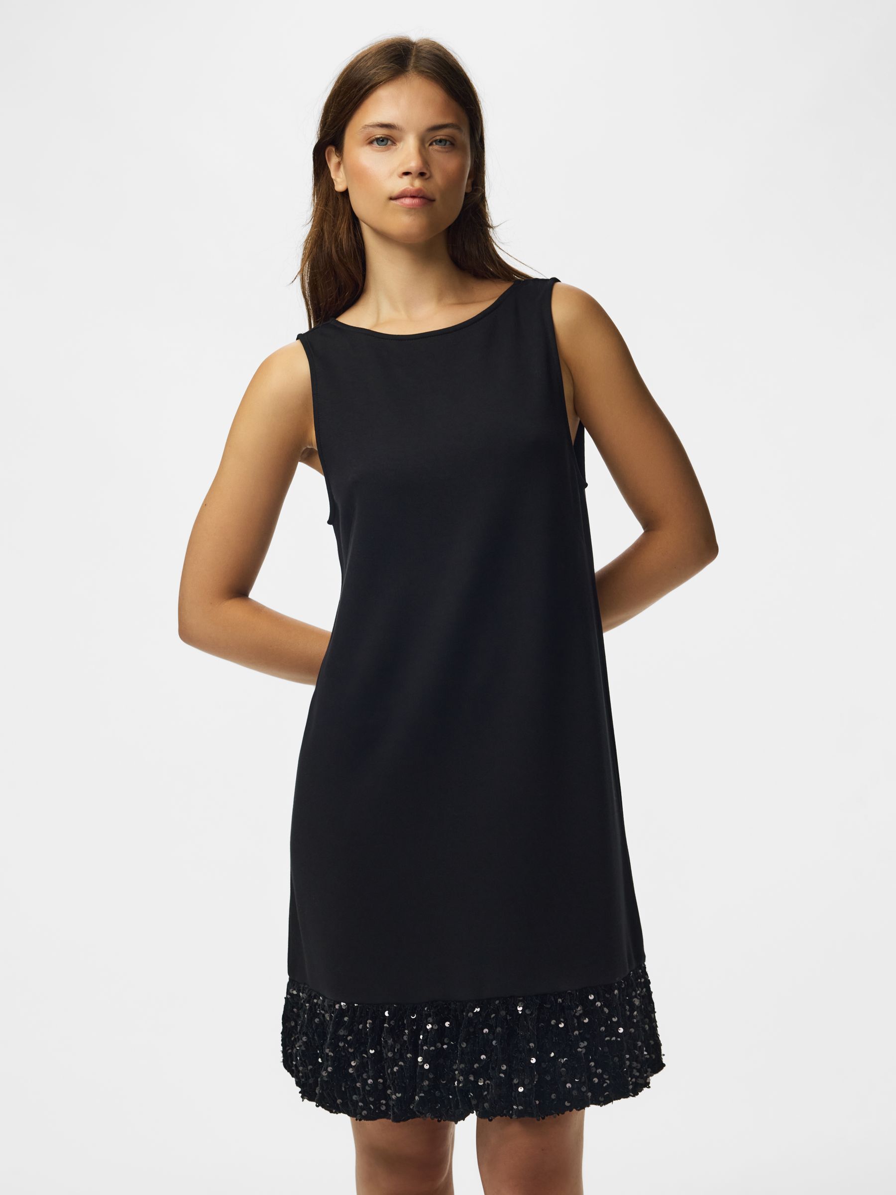 Robe Courte, PIECES