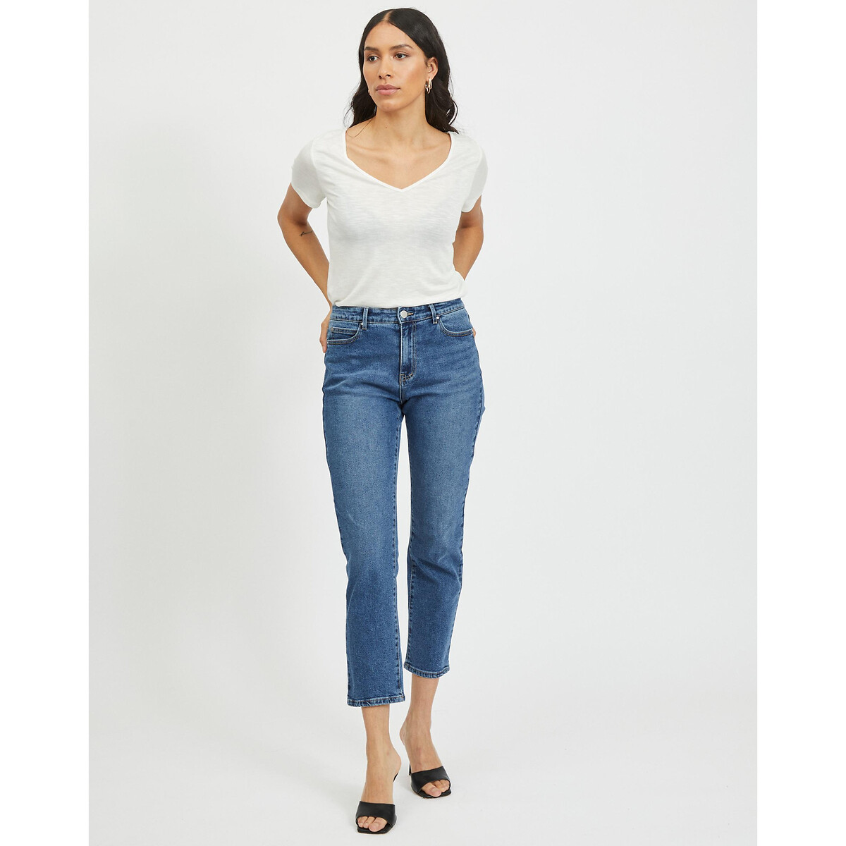 Straight ankle grazer jeans in mid rise 