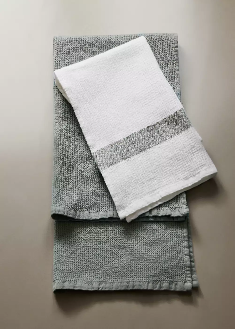 Serviettes assorties en coton éponge gaufré 100 %, MANGO HOME