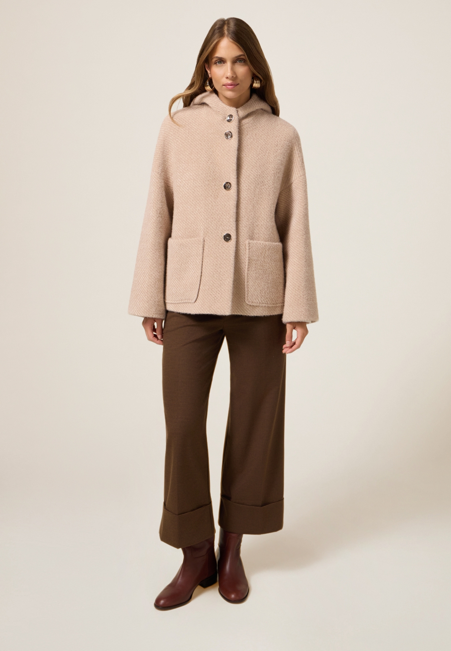 Manteau court, OLTRE