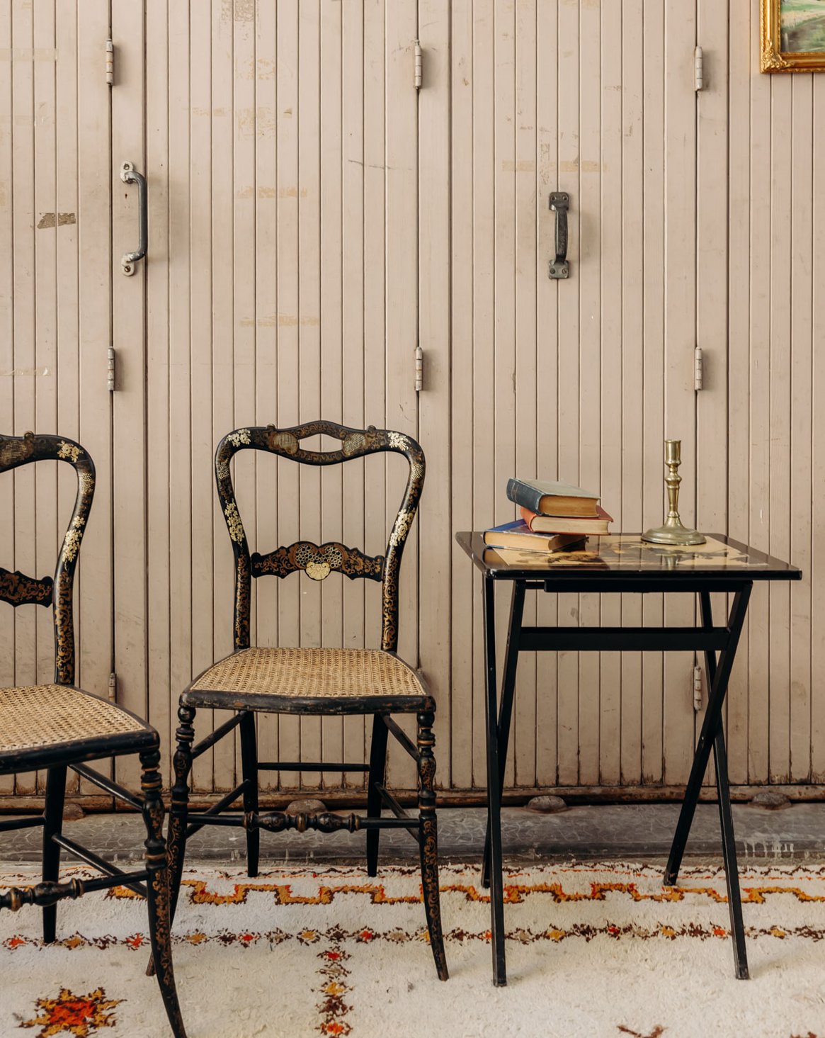 Paire de chaises au style asiatique Claude N°1601 - Bon état, DEBONGOUT