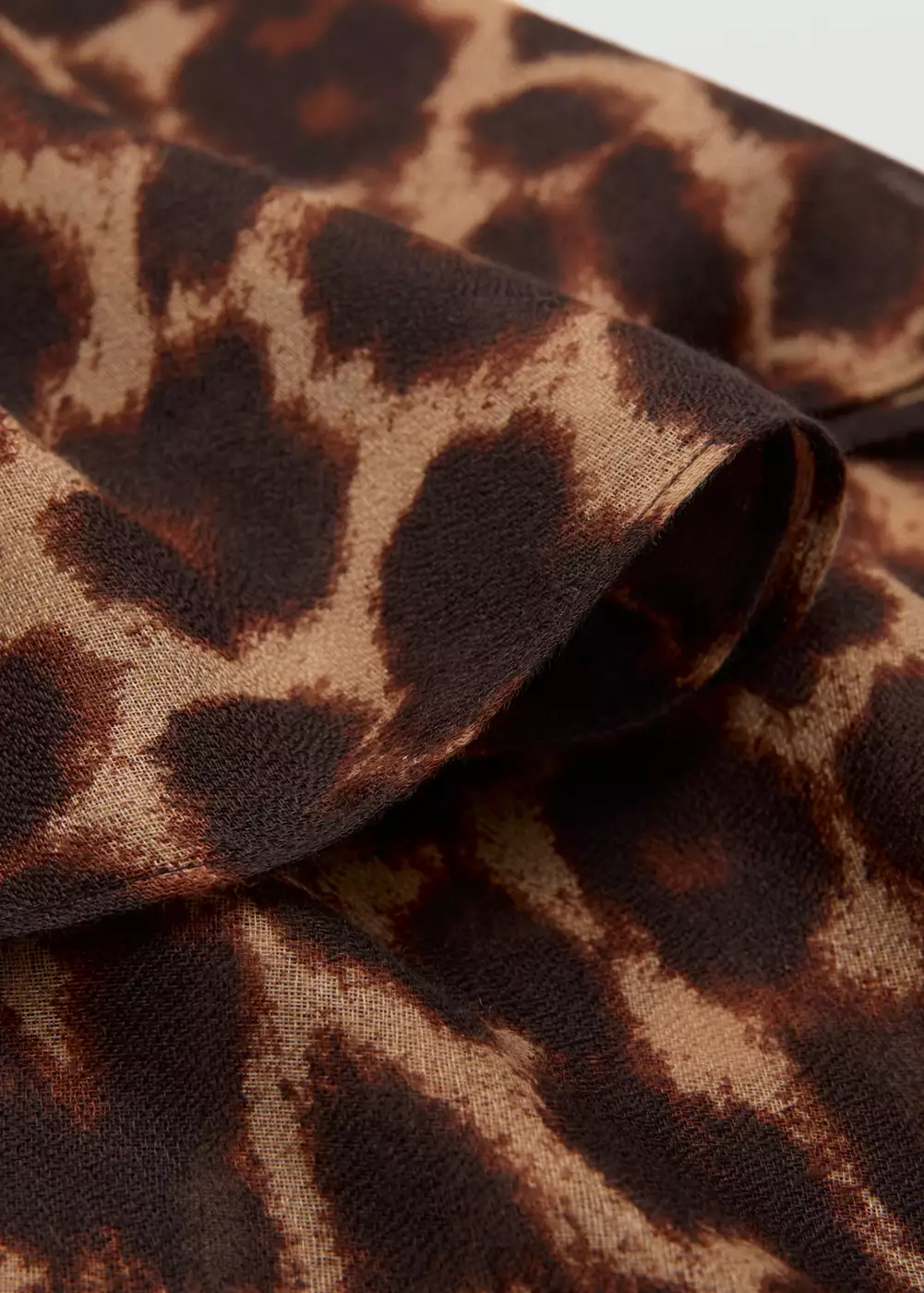 Foulard léopard à finitions effilochées, MANGO