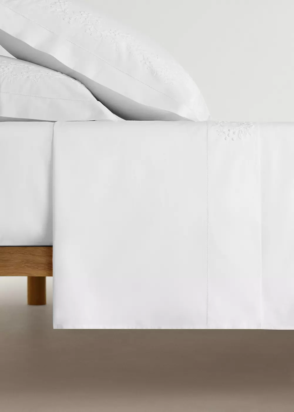 Drap plat percale de coton broderie fleur lit 180/200 cm, MANGO HOME