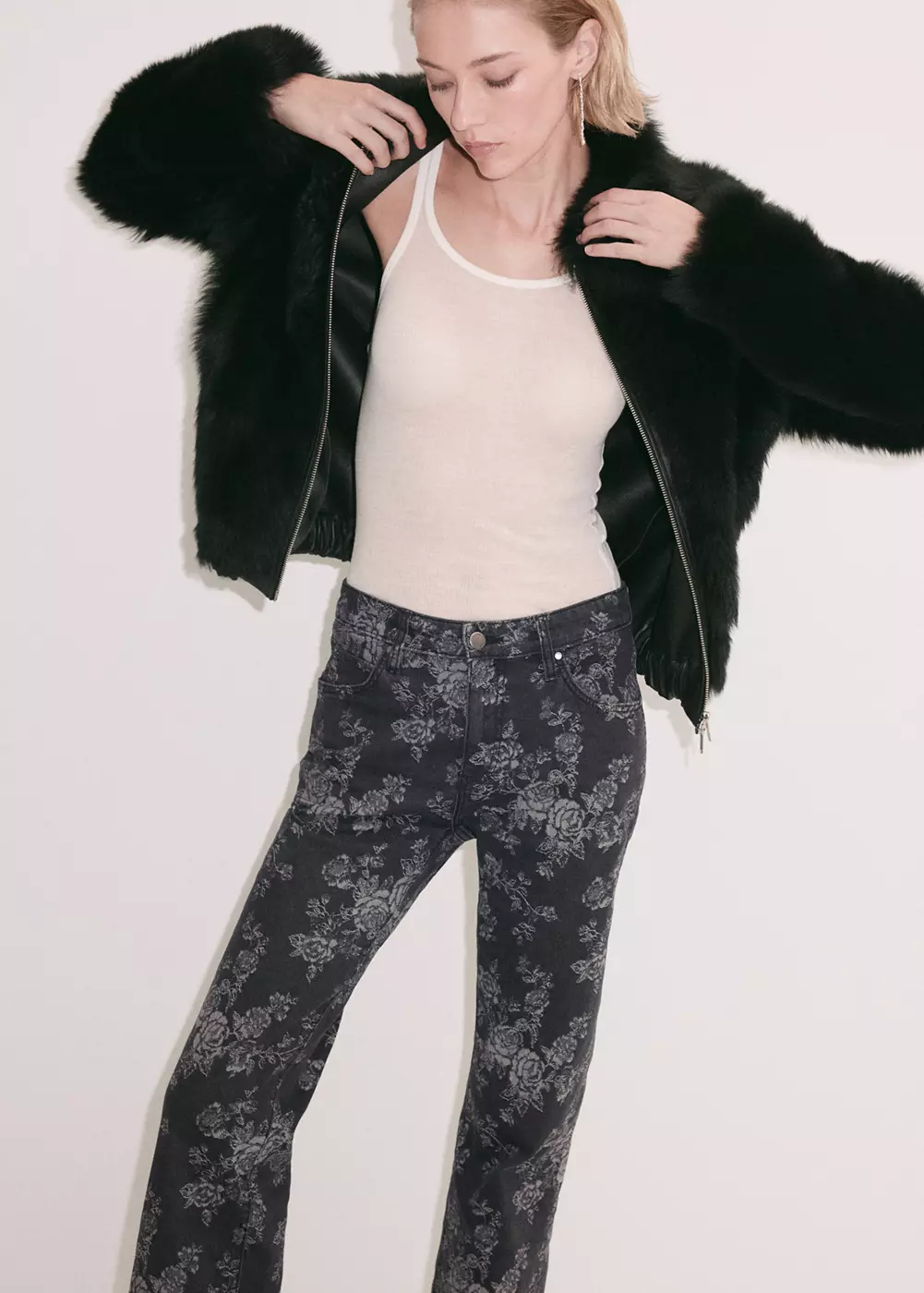 Jean flare imprimé à fleurs, MANGO