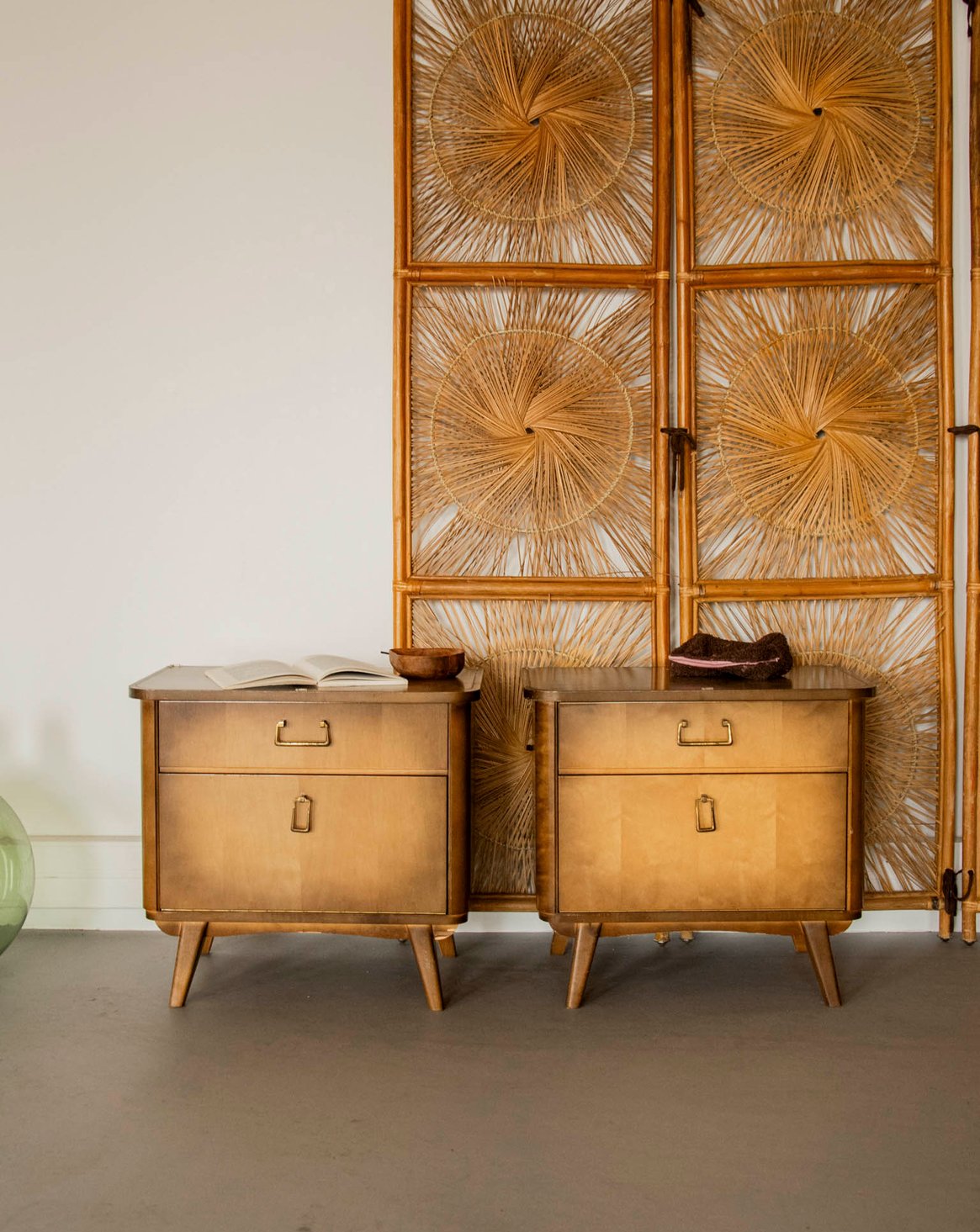 Paire de tables de chevet mid-century Maïa N°1582 - Bon état, DEBONGOUT