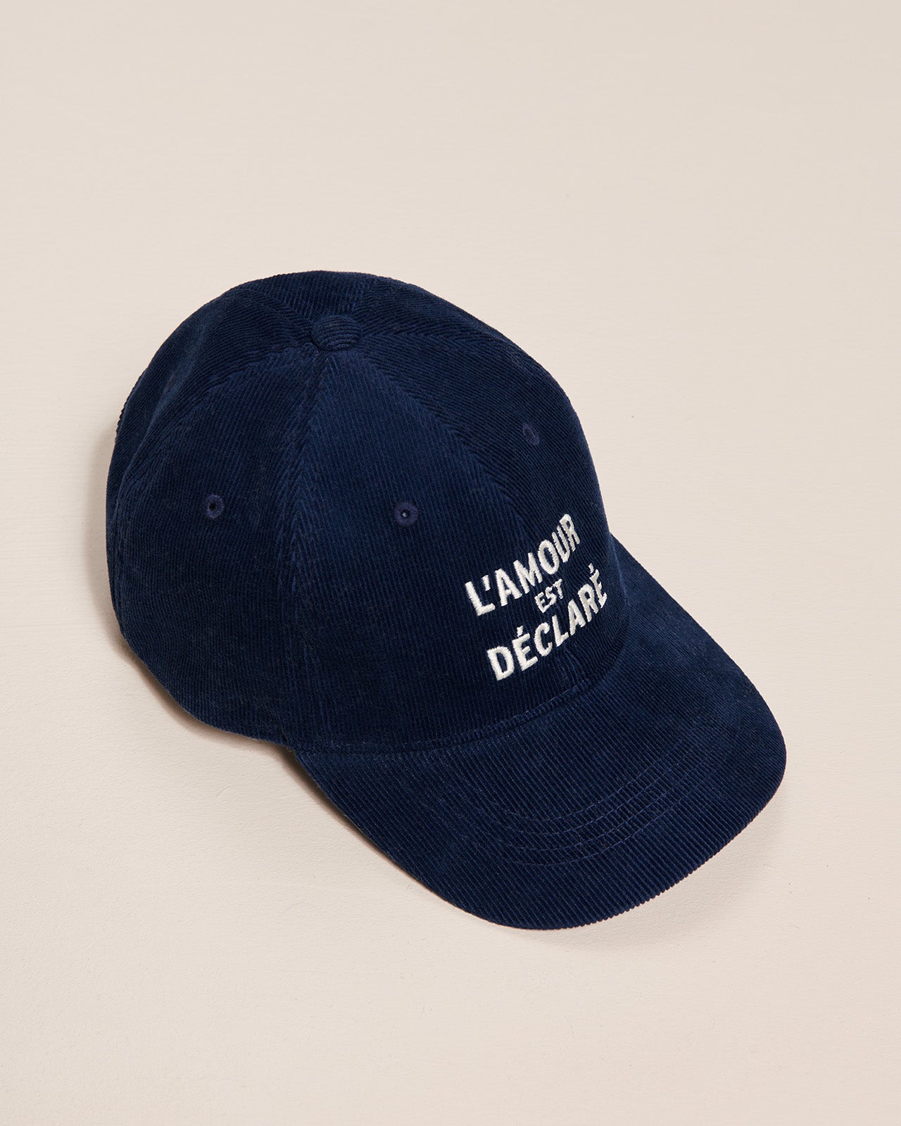 Casquette en velours, L'AMOUR EST DÉCLARÉ, EMOI EMOI