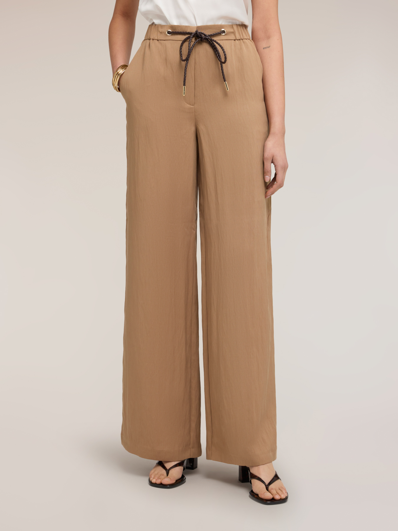Pantalon palazzo, MOTIVI
