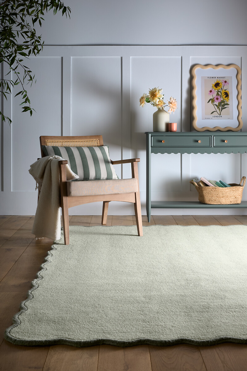 Elsie Scalloped Border Rug, SO'HOME