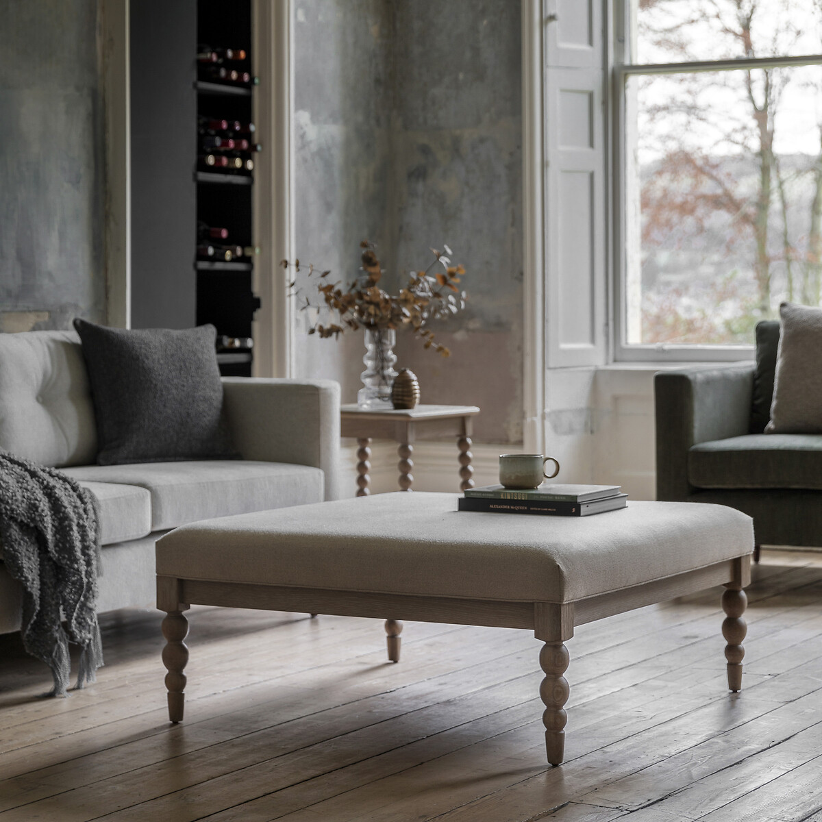 Ames Oak Coffee Table with Pompom Legs, ÉDITÉ