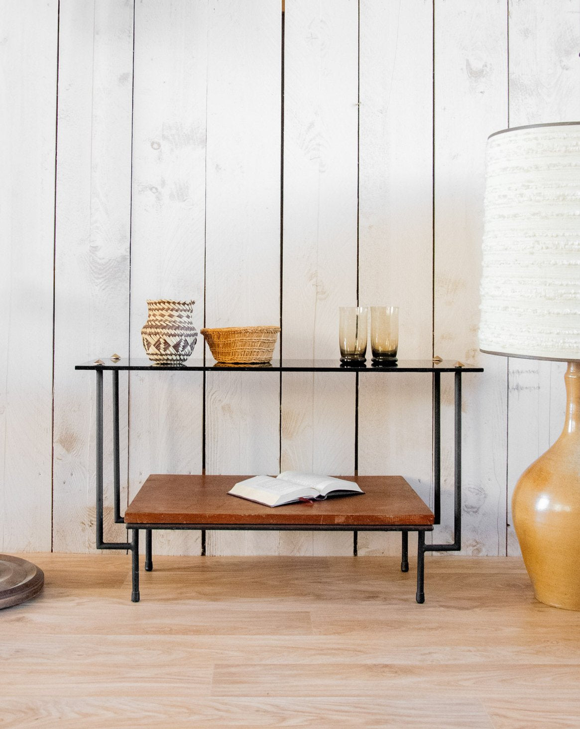 Table d'appoint en bois et verre Hanna N°1225 - Bon état, DEBONGOUT