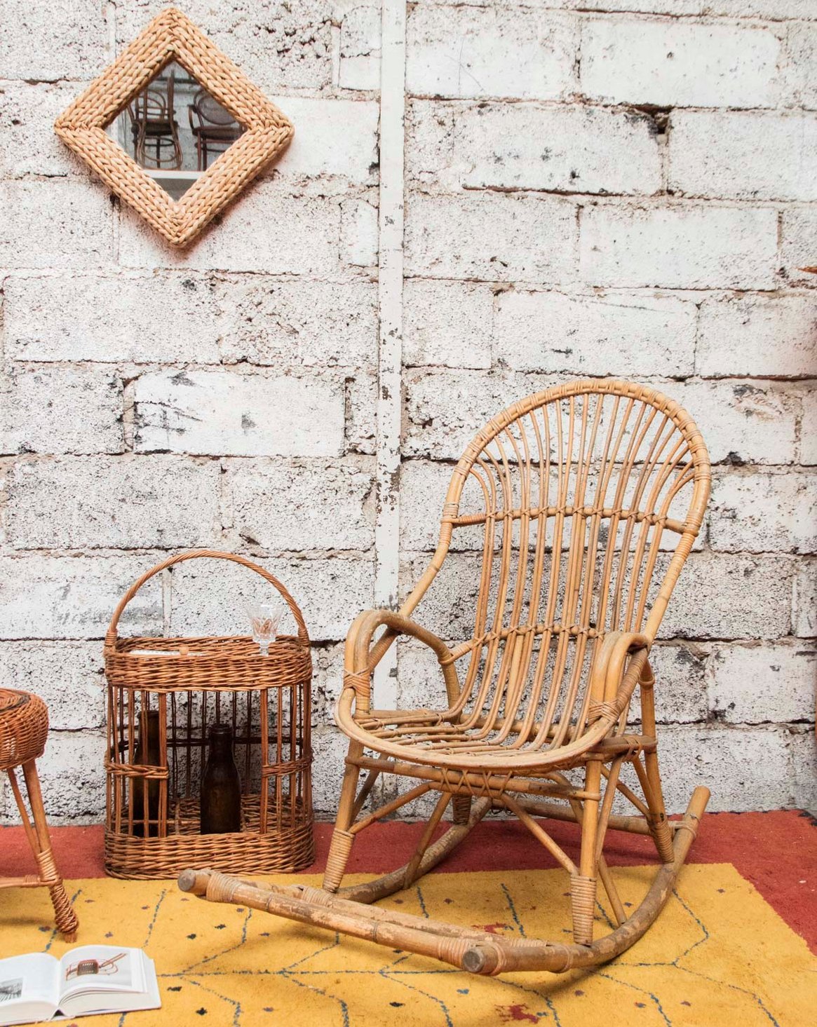 Grand rocking-chair en rotin Alibert N°70 - Bon état, DEBONGOUT