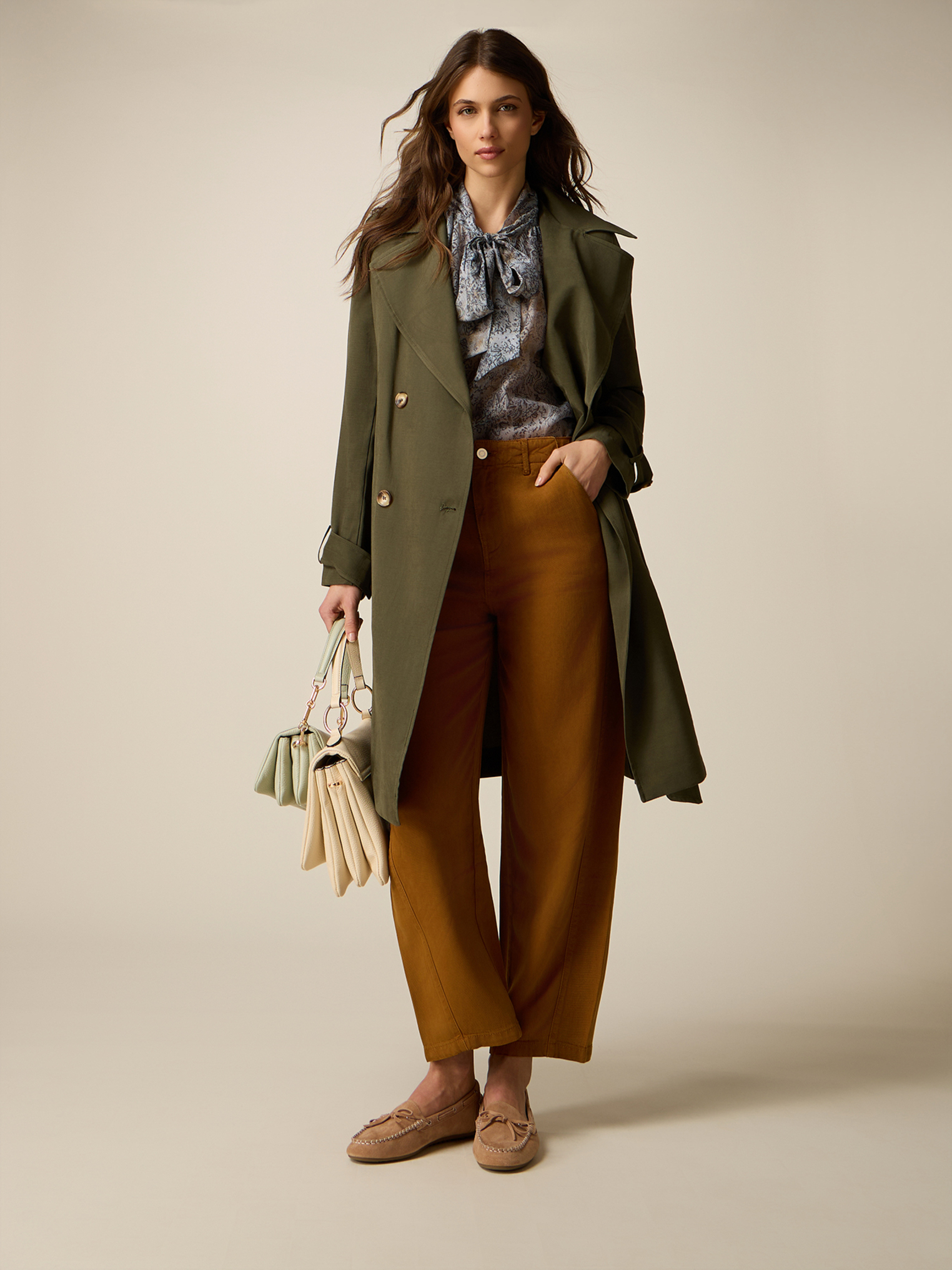 Pantalon cropped, OLTRE