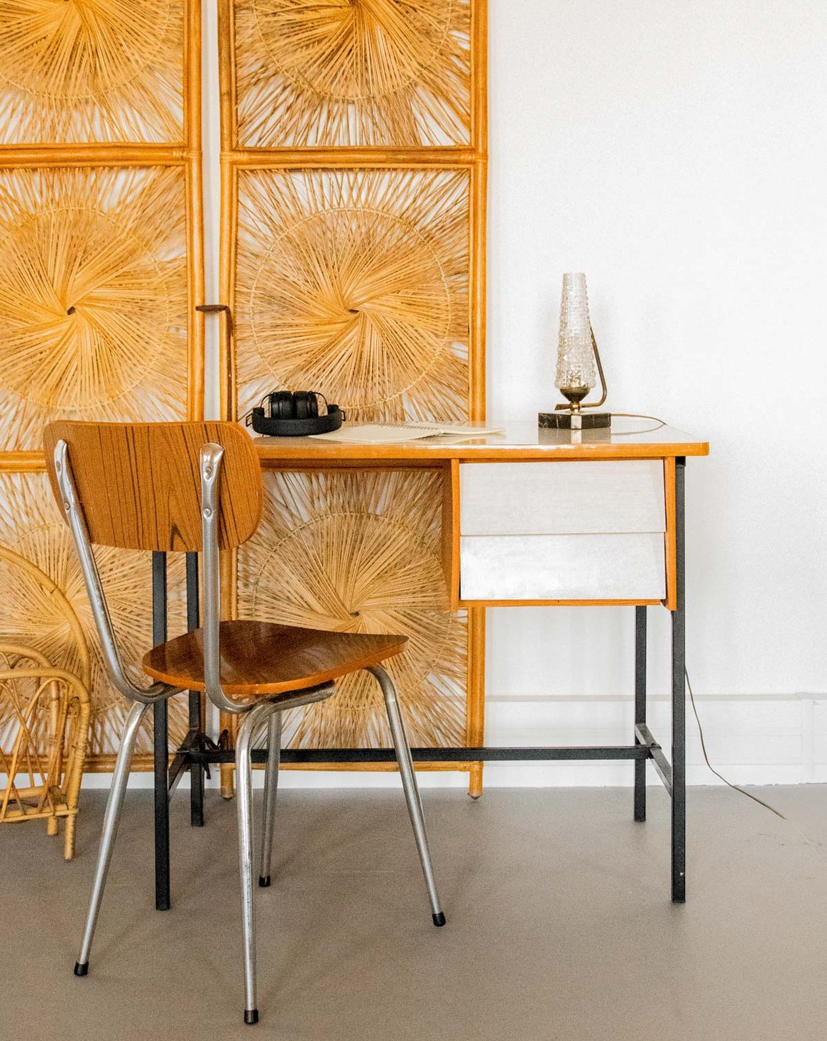 Bureau en formica et métal noir Yvan N°512 - Bon état, DEBONGOUT
