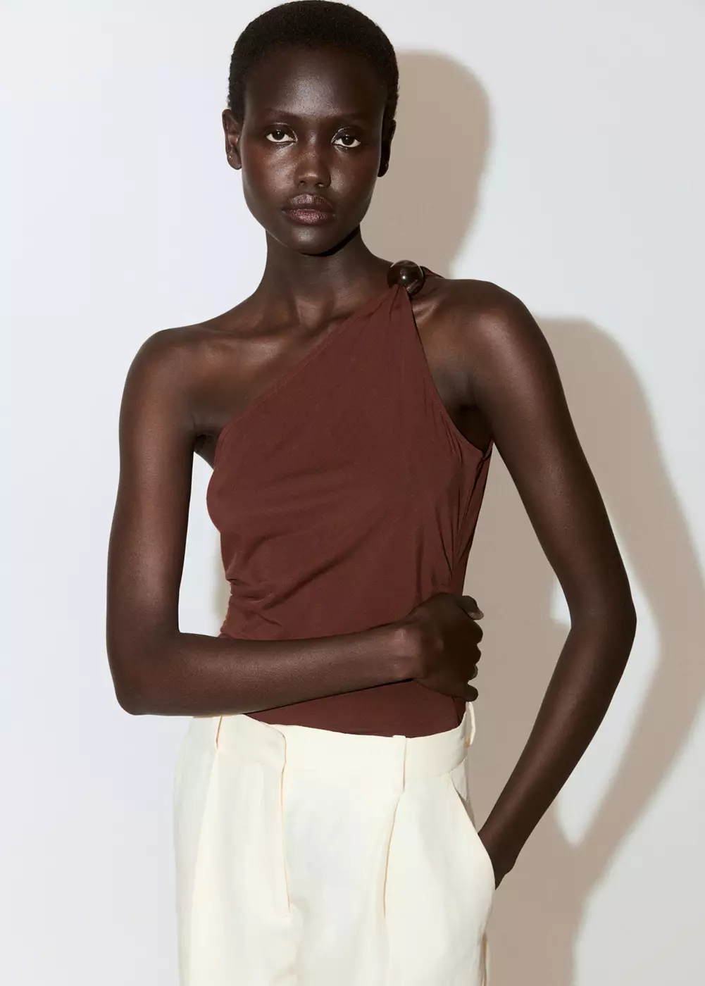 Top asymétrique détail boule, MANGO