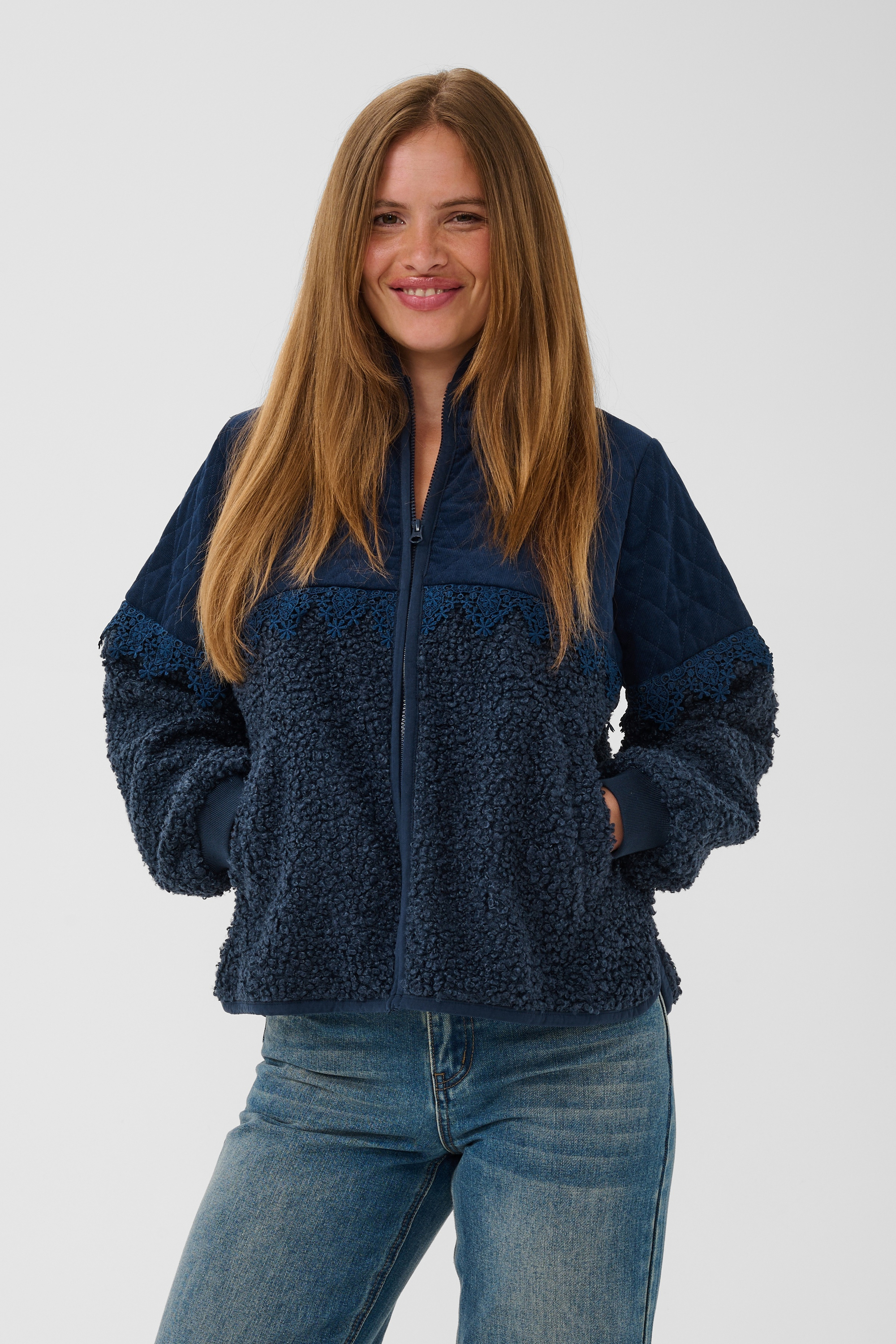 Manteau, CULTURE