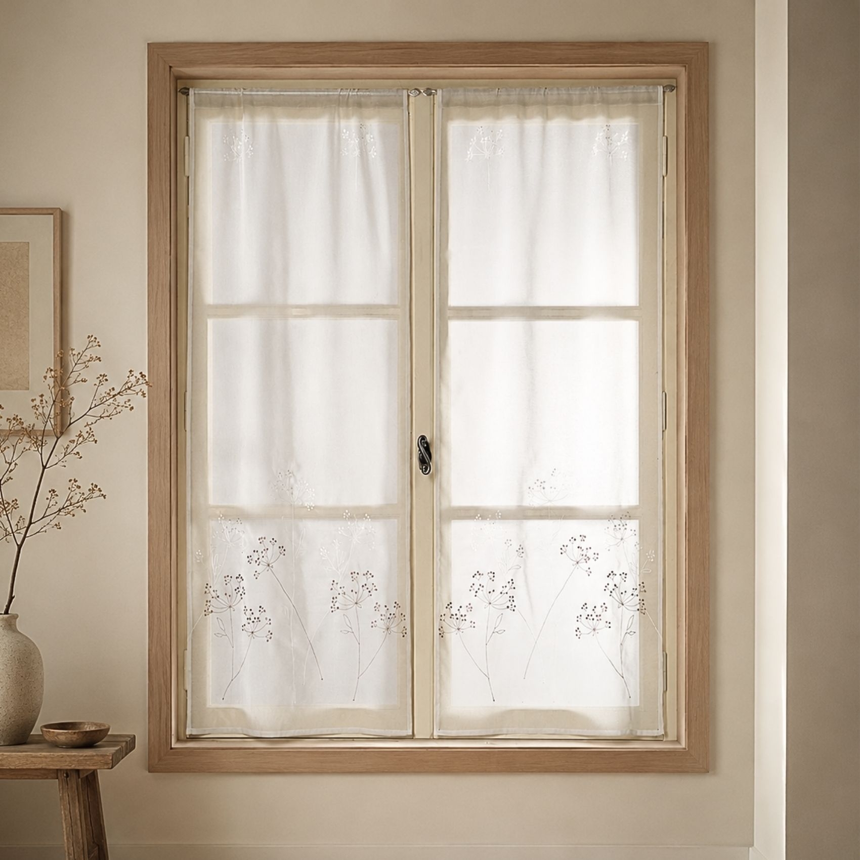 Paire de petits voilages brodés à motif végétal, HOME MAISON
