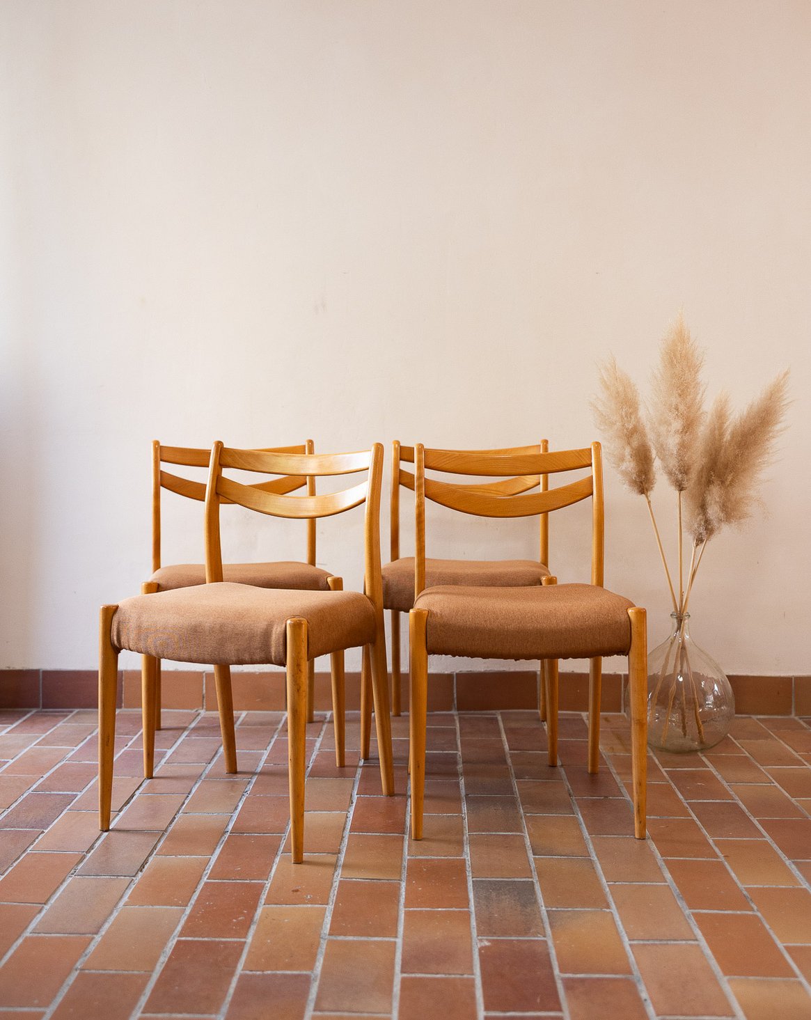 Lot de 4 chaises aux teintes douces Alma N°1899 - Bon état, DEBONGOUT