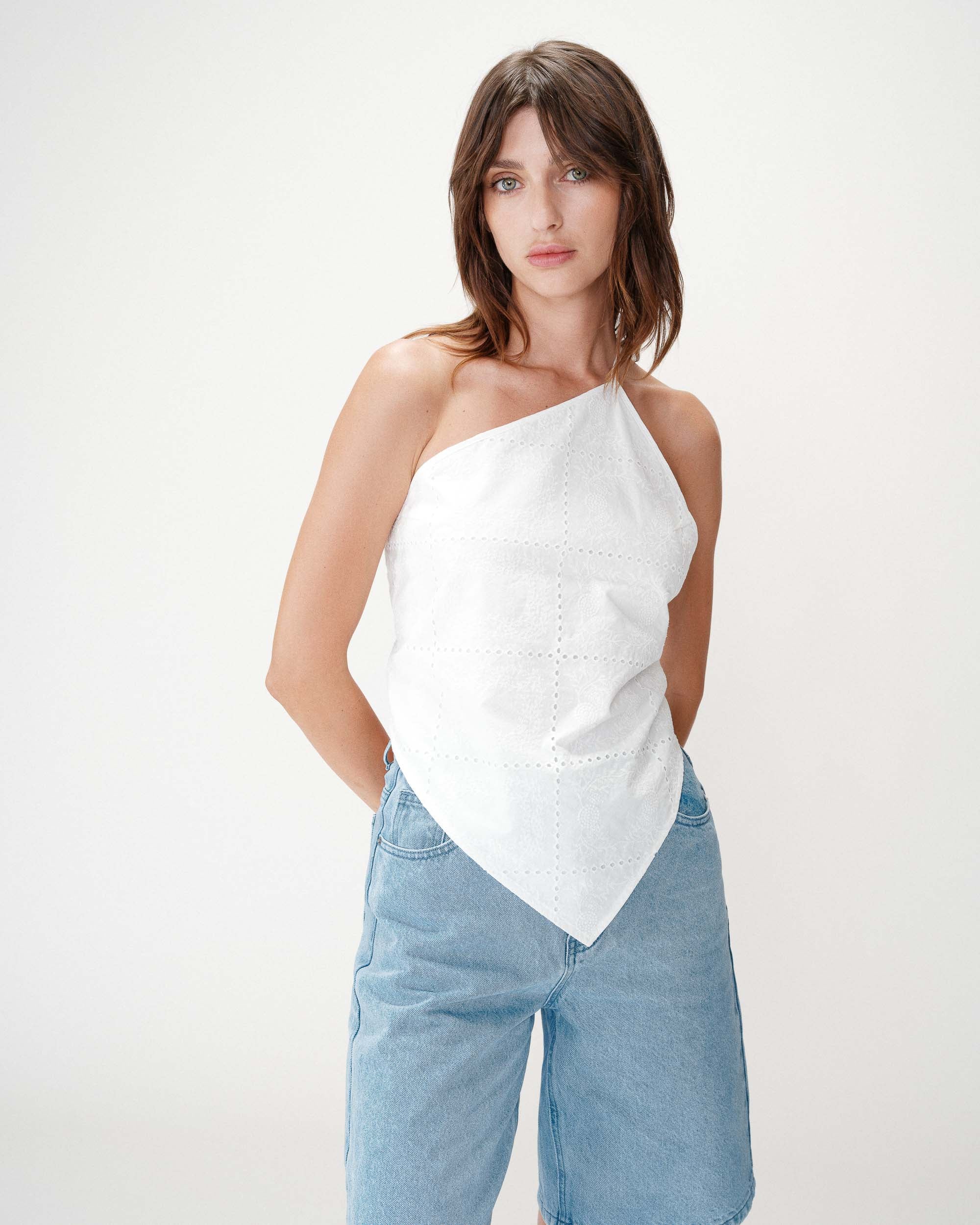 Top en coton brodé asymétrique dos nu white Waiting, GRACE & MILA