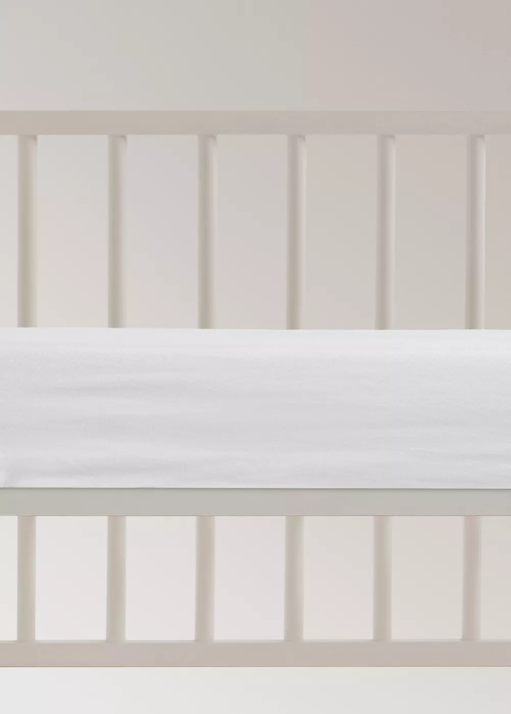 Drap-housse pour lit bébé en percale garment-washed, MANGO HOME