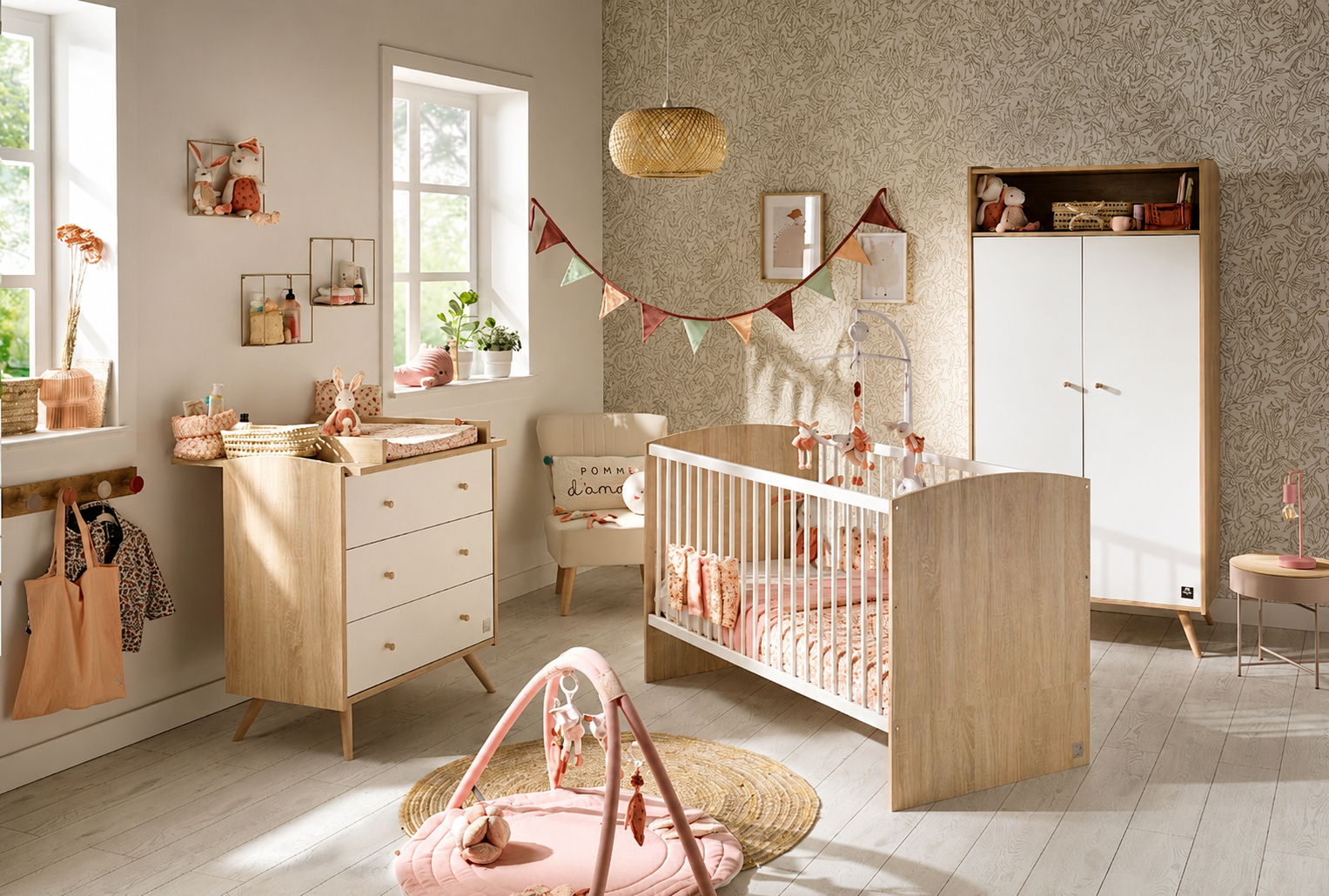 Chambre bébé trio: Lit bébé 70x140 évolutif, commode à langer 3 tiroirs et armoire 2 portes décor bois chêne et blanc, SAUTHON