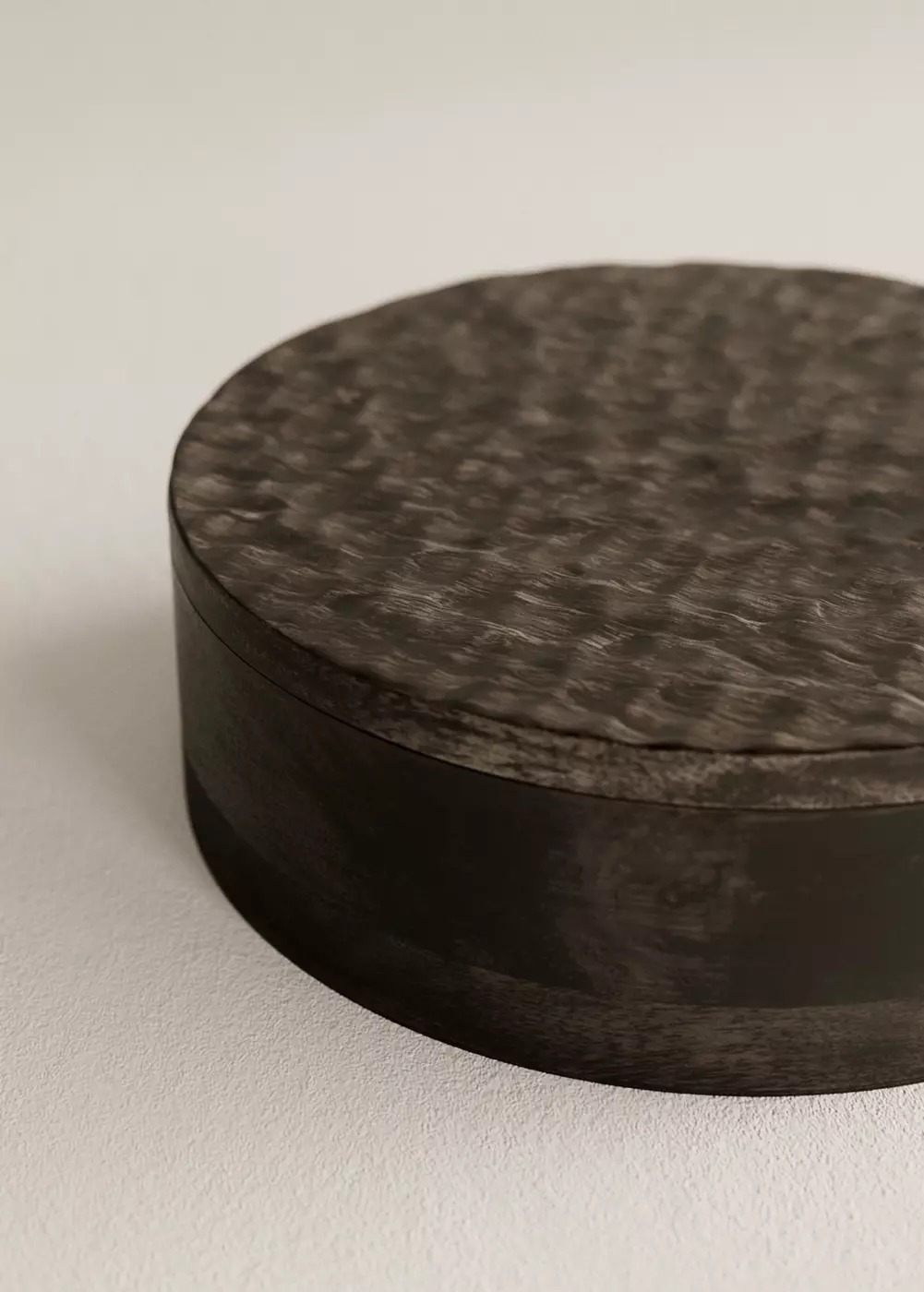 Petite boîte ronde en bois sculpté, MANGO HOME