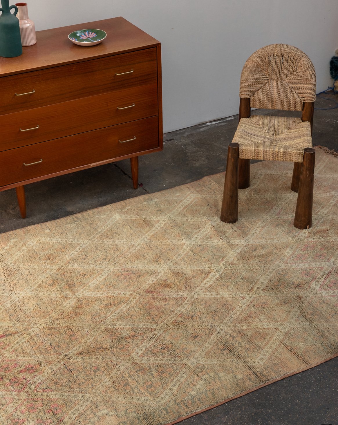 Grand tapis vert et rose en laine Olivier N°38 - Bon état, DEBONGOUT