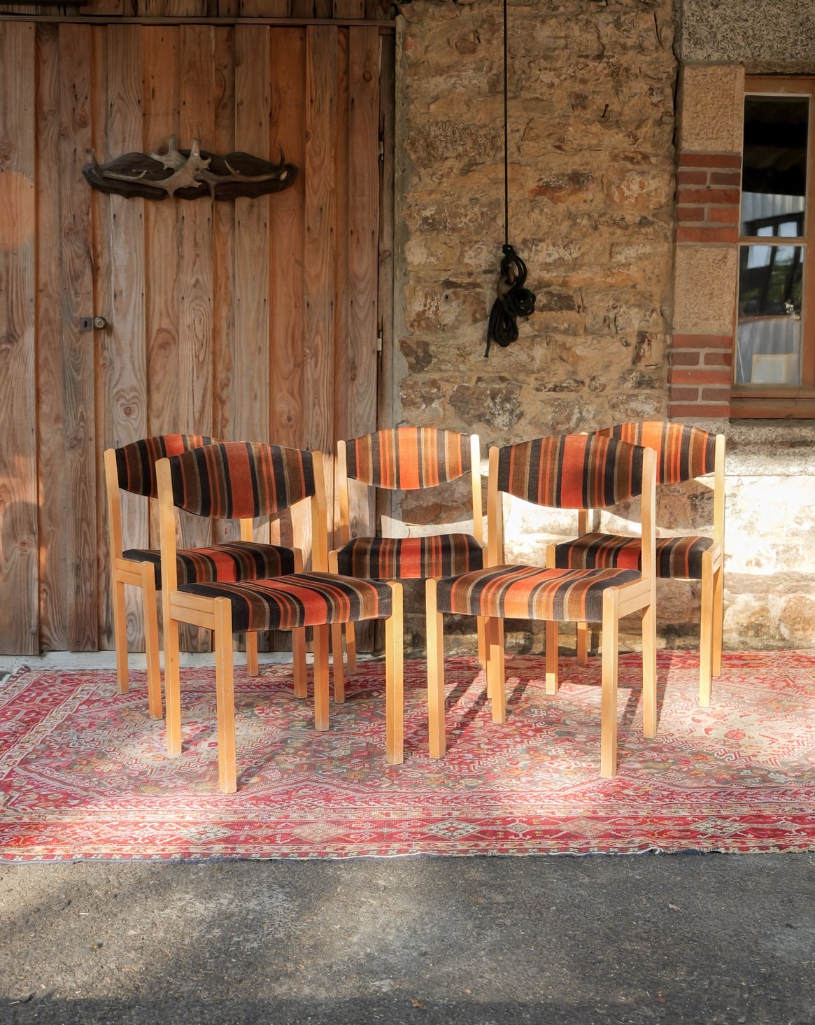 Lot de 5 chaises en velours à rayures Alma N°1984 - Bon état, DEBONGOUT