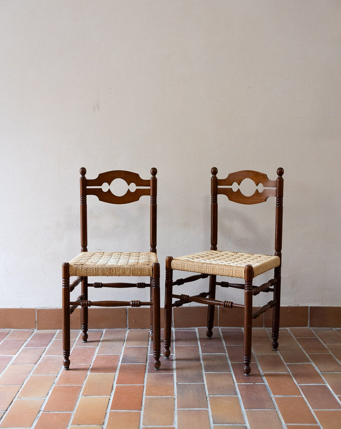Paire de chaises en paillage Claude N°1479 - Bon état, DEBONGOUT