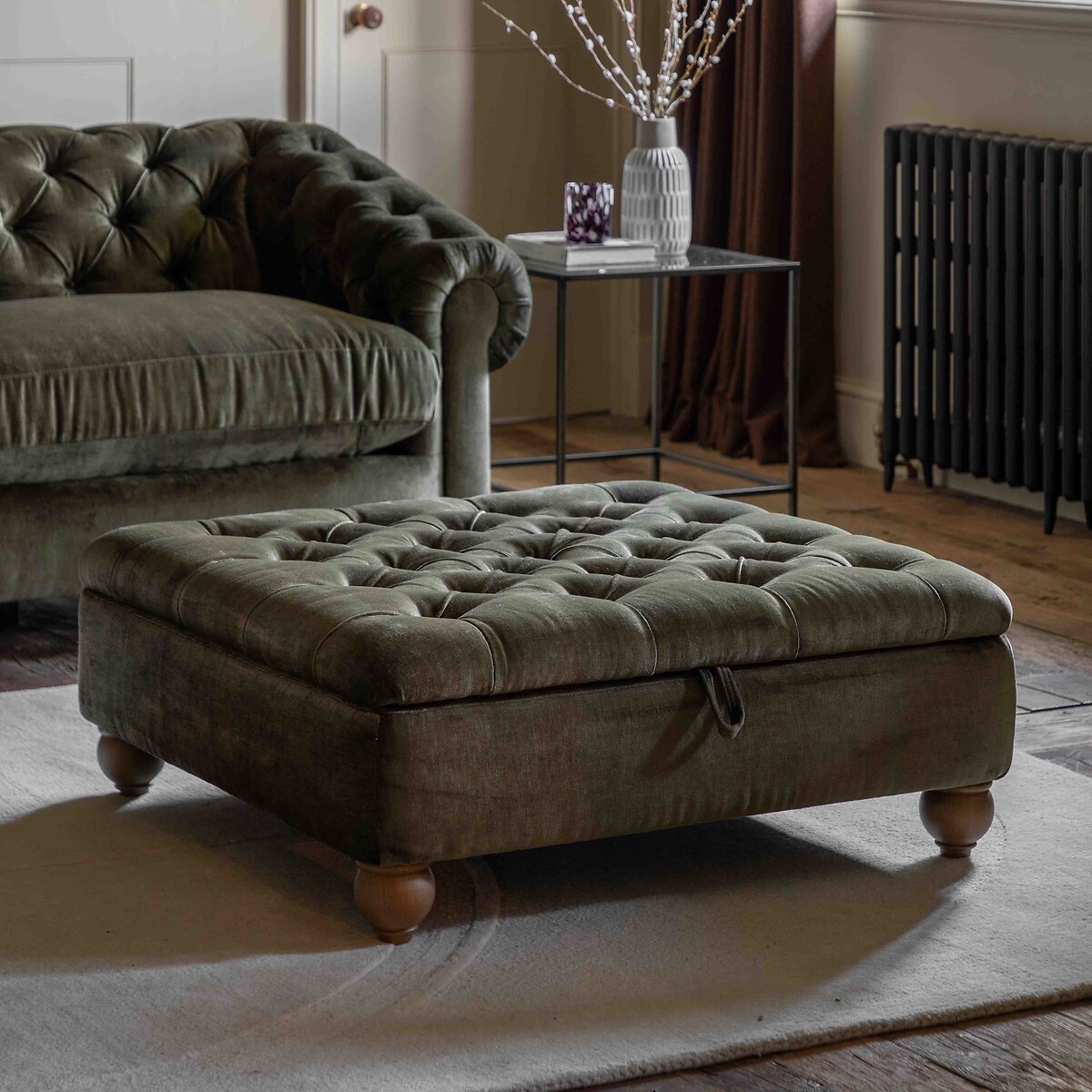 Charter Chenille Footstool, ÉDITÉ
