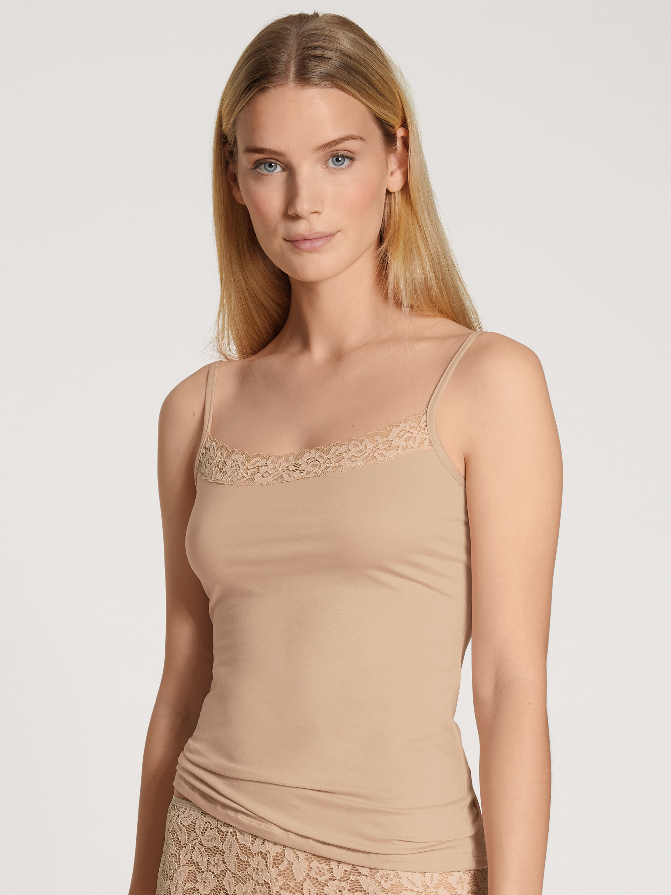 Débardeur à fines bretelles à bretelles Coton NATURAL COMFORT LACE, CALIDA