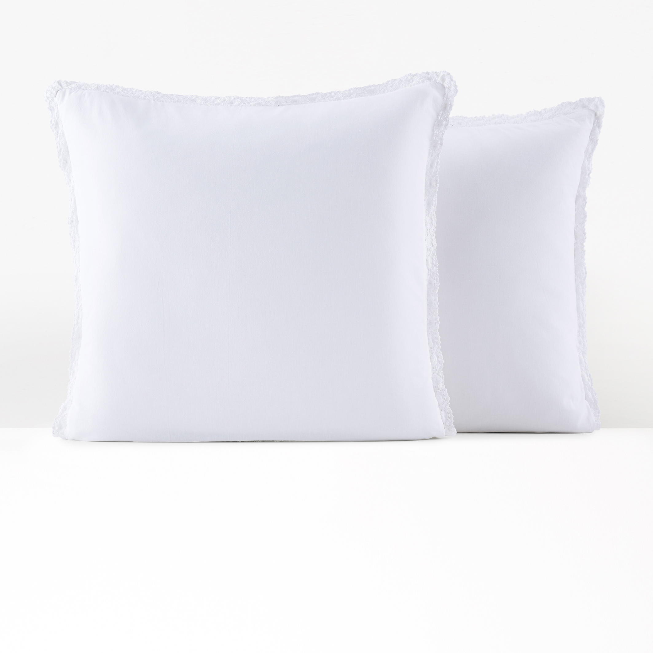 Однотонная наволочка. Серая подушка. Подушка однотонная. Подушка белый. Светло серая подушка.
