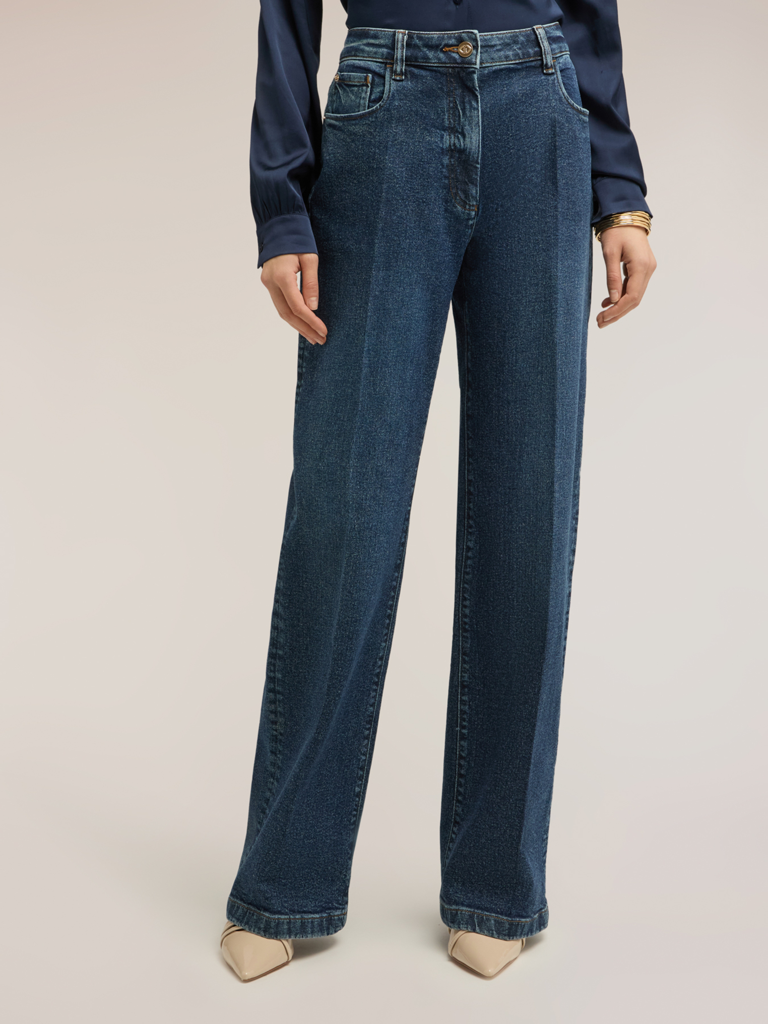 Jean à jambes larges, MOTIVI