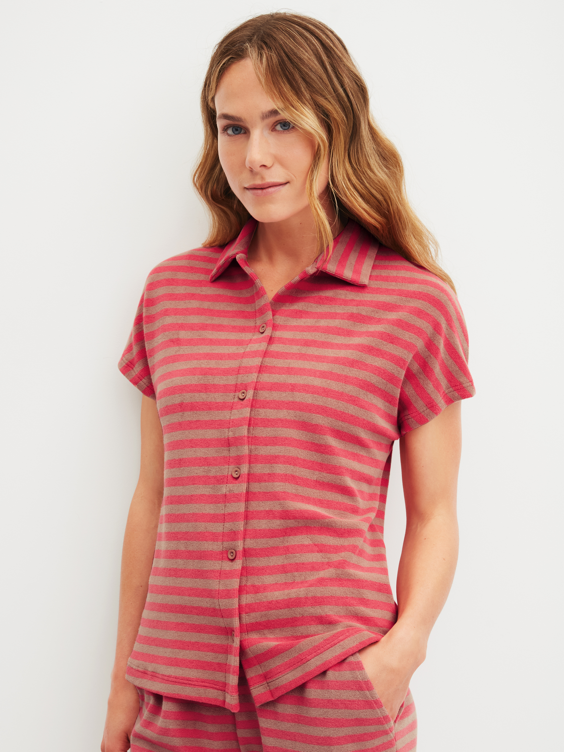 T-shirt à manches courtes avec boutons en tissu éponge manches courtes Coton LOUNGE STRIPE, CALIDA