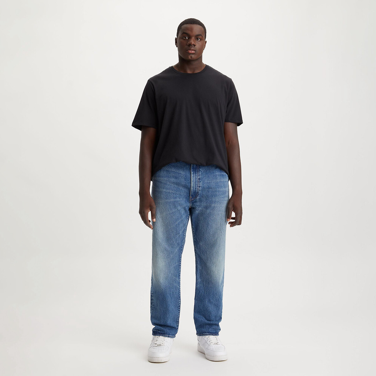 502 Straight Tapered Jeans in Mid Rise