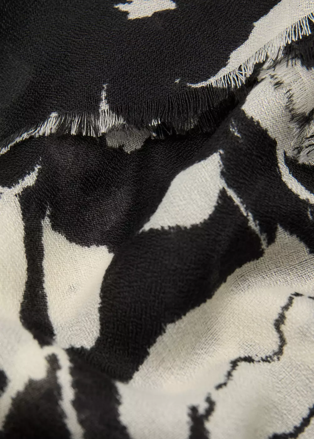 Foulard imprimé à finitions effilochées, MANGO