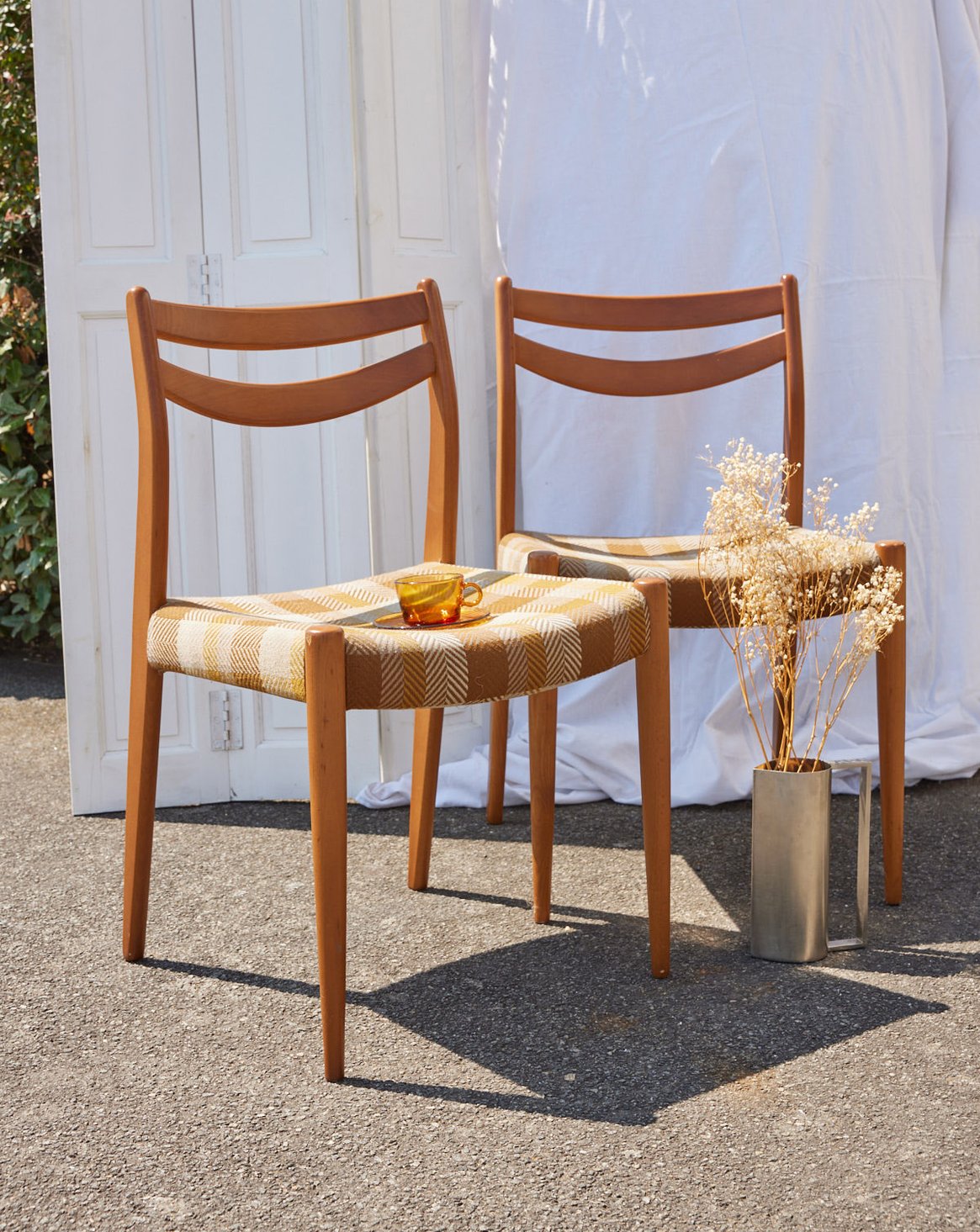 Paire de chaises au design scandinave Alma N°1743 - Bon état, DEBONGOUT