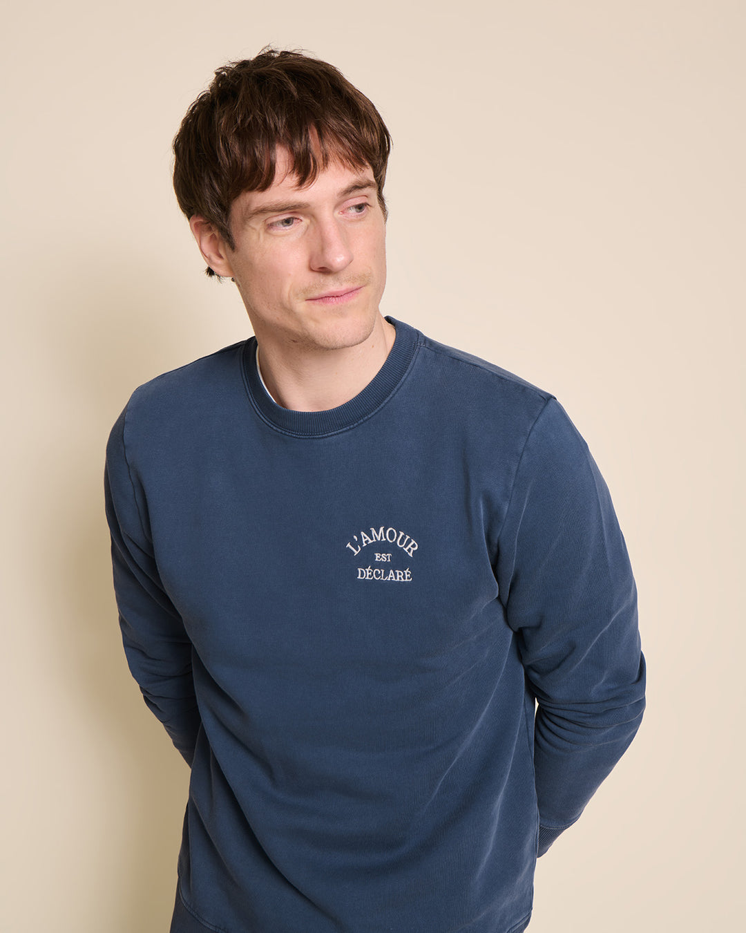 Sweat garment dye brodé, L'AMOUR EST DÉCLARÉ, EMOI EMOI