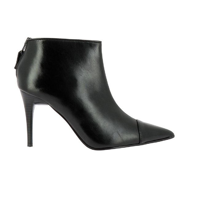 elizabeth stuart boots