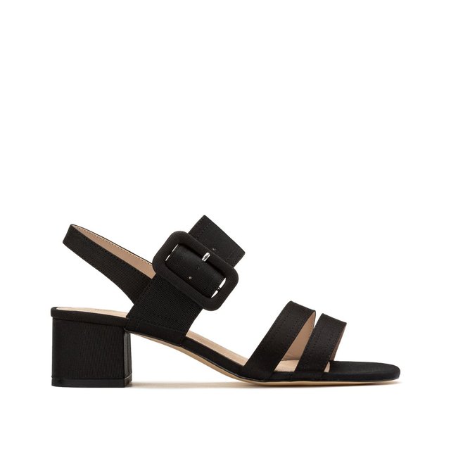 sandales plates fermees devant