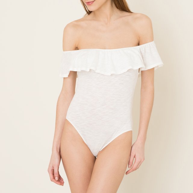 Receive the latest La Redoute online voucher codes to your inbox The French fashion brand La Redoute showcases items for all the family. To save a few pennies before checkout view one of our La Redoute voucher codes so you can save on clothing, home furnishings, kids clothings, footwear, menswear and fab plus size fashion.