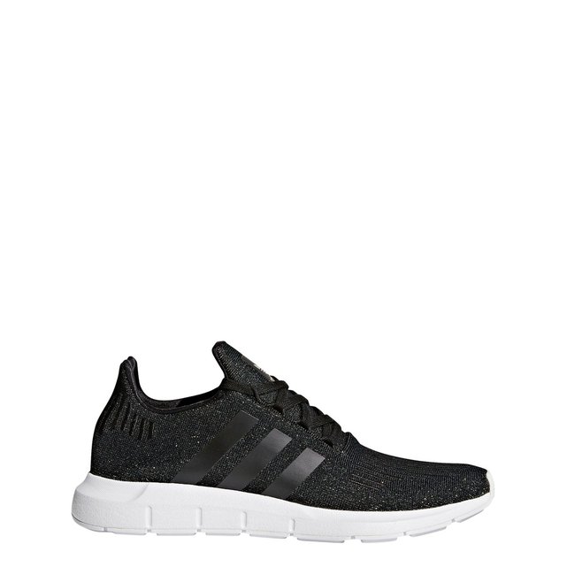 adidas noir et blanc homme et femme qui's embrasse d'amour adidas noir et blanc homme et femme qui's embrasse d'amour