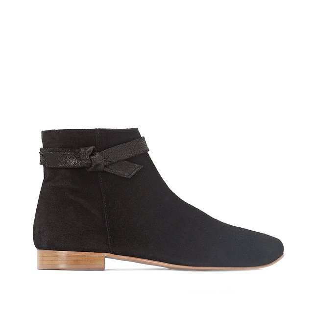 Leather Boots with Bow Detail