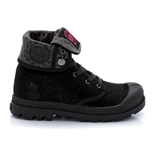 UGG bottes pour le bébé. UGG bottes pour le bébé.