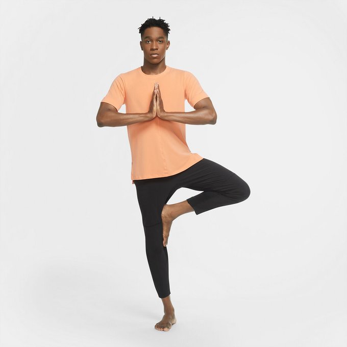 Quelle Tenue Porter pour Faire du Yoga ?