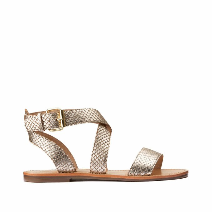 sandales pieds tres larges