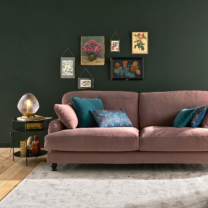 Salon habillage maximaliste murs