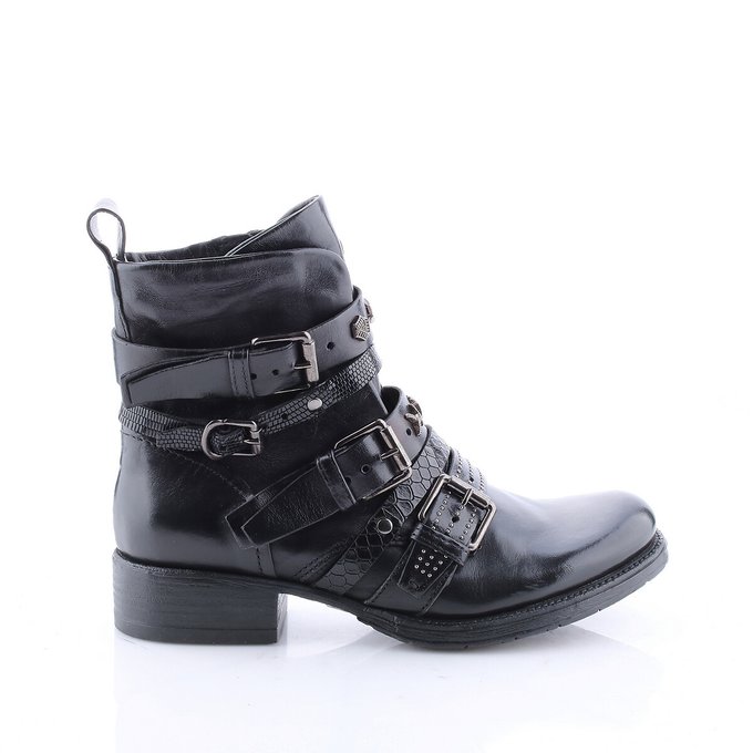 flat heel leather boots