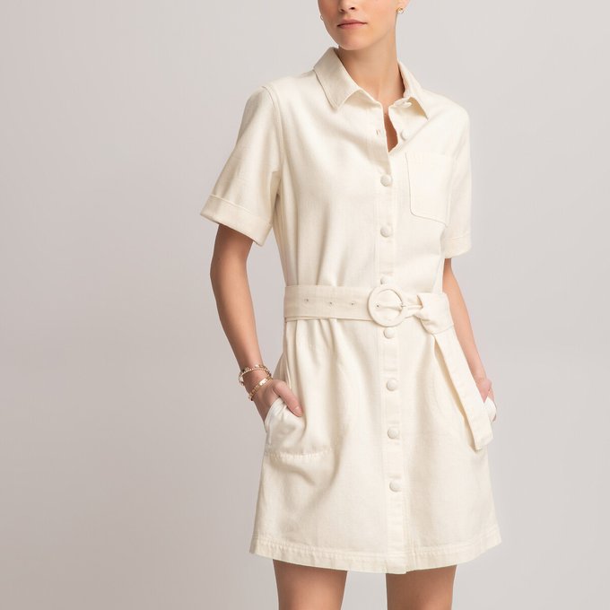 Vestido direito estilo camisa, de mangas curtas