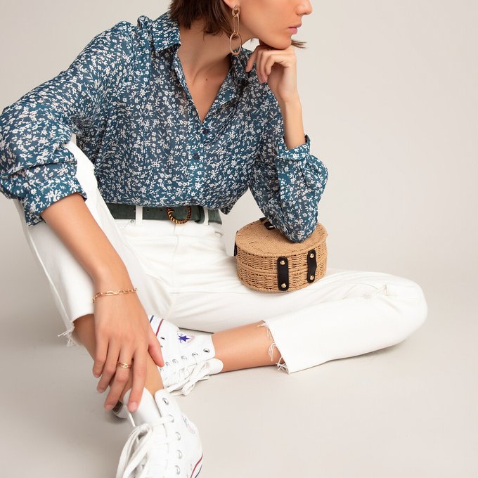 Camisa estampada às flores com mangas compridas